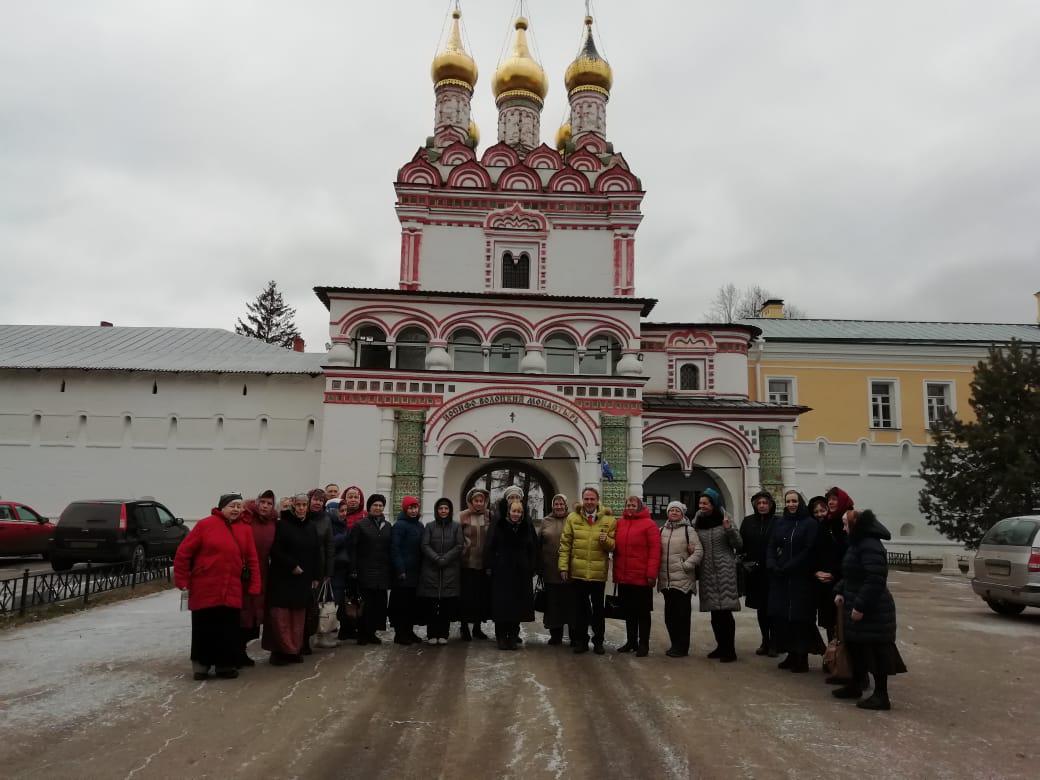 Участники проекта «Московское долголетие» из Некрасовки посетили Иосифо-Волоцкий мужской монастырь