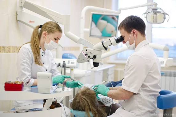 Лечение зубов под микроскопом 2000 рублей